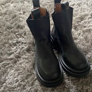 Leather boots size 8 brand new never worn